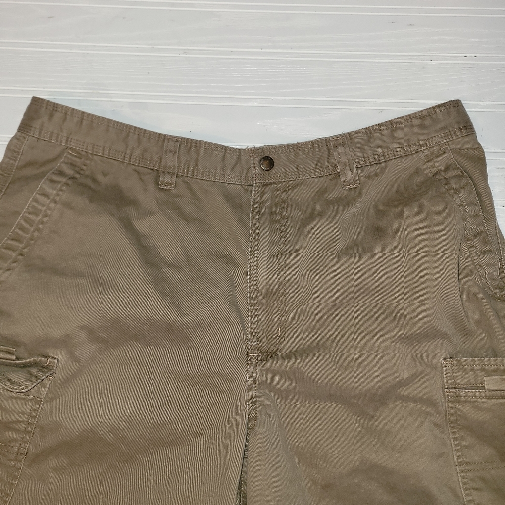 Columbia Army Green Mens Cargo Shorts Size- 38 Waist Length 19 in - Picture 2 of 7